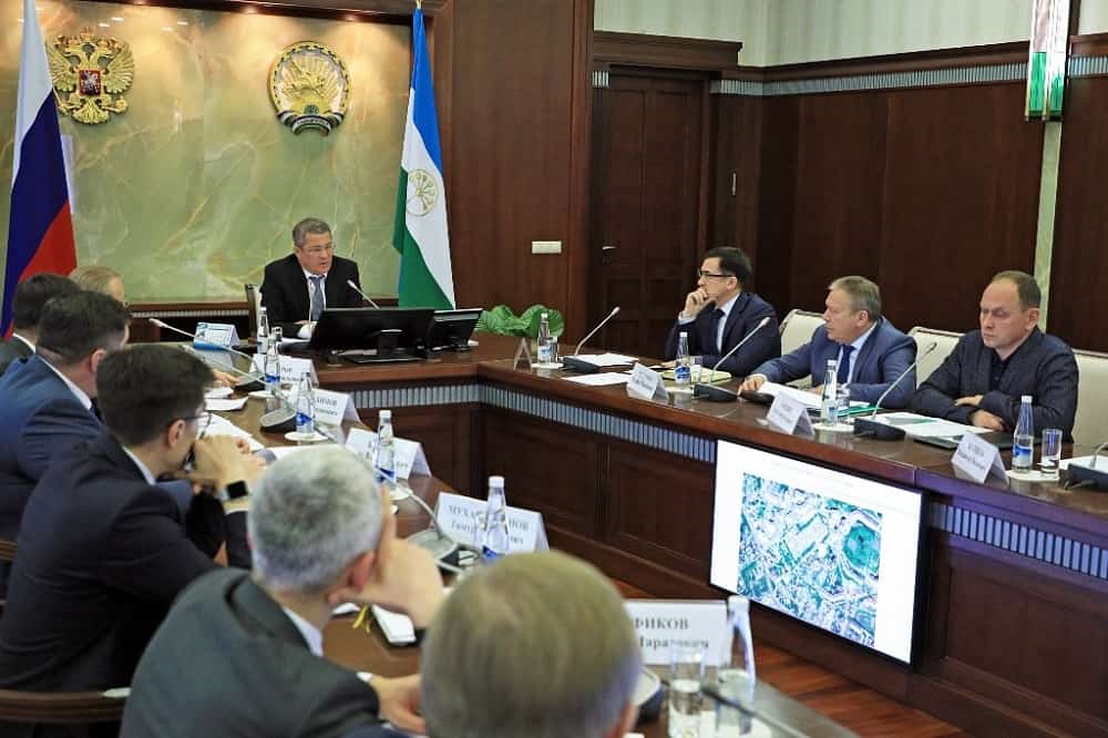 Республика Хөкүмәтендә уҙған “Төҙөлөш сәғәте”ндә авария хәлендәге торлаҡтар мәсьәләһе ҡаралды