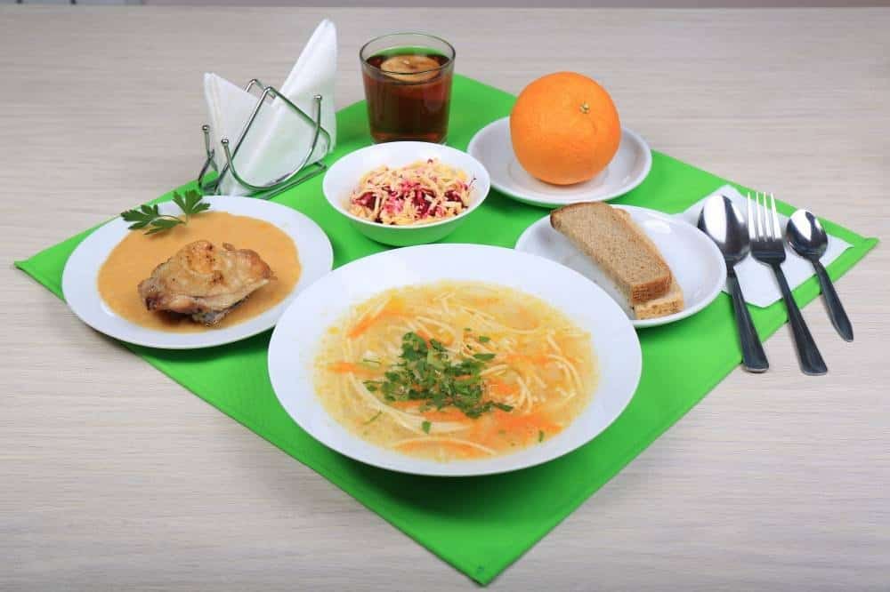 Өфө уҡыусыларының ата-әсәләре мәктәптәрҙә йылы аштың йылы булмауына зарлана