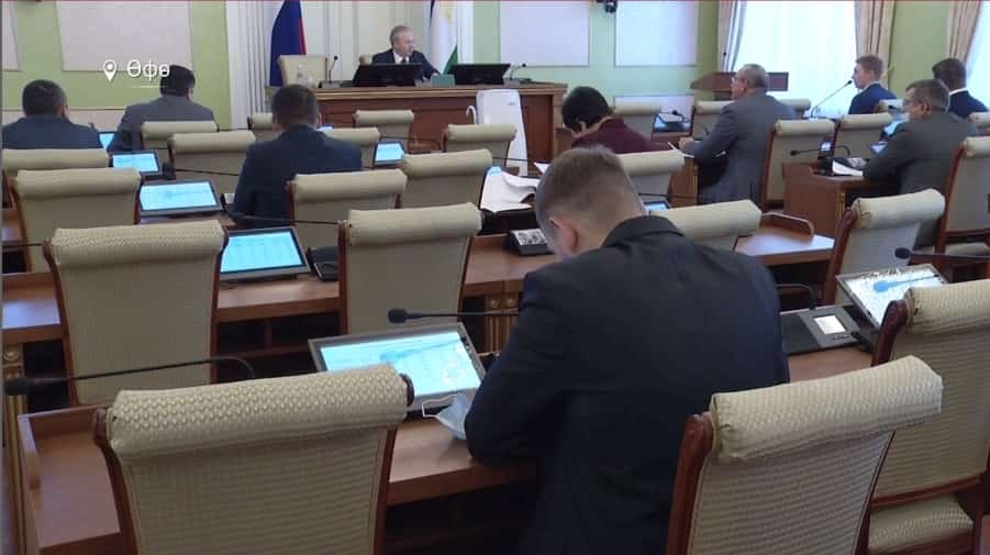 Ни бары алты район ғына юлдарҙы төҙөкләндереүгә бүленгән аҡсаларҙың 70 проценттан ашыуын үҙләштергән