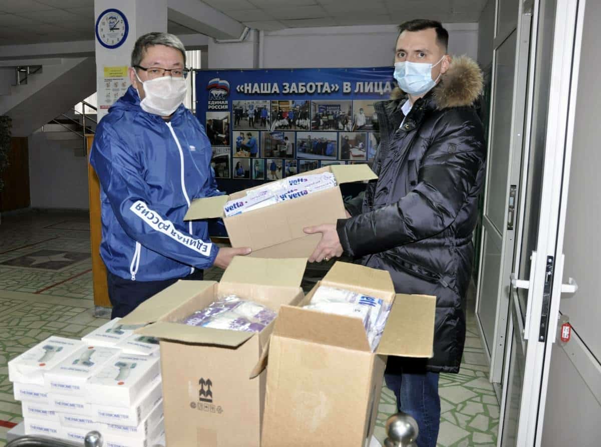 Республика эшҡыуарҙары ирекмәндәргә термометр һәм бирсәткәләр тапшырҙы