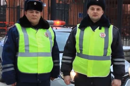 Башҡортостанда полиция хеҙмәткәрҙәре күп балалы ғаиләне янғындан ҡотҡарған