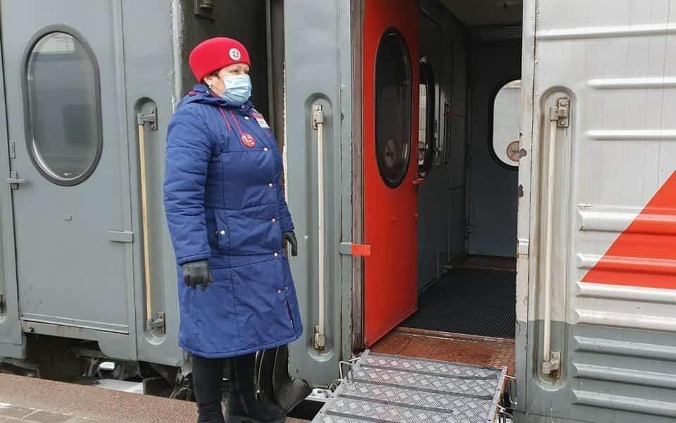 Рәсәй тимер юл компанияһы алыҫ юлға йөрөүсе поездарҙа эпидемияға ҡаршы саралар даими үткәрелеүе тураһында белдерә