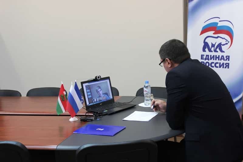 “Берҙәм Рәсәй” фирҡәһенең граждандарҙы ҡабул итеү декадаһы дауам итә