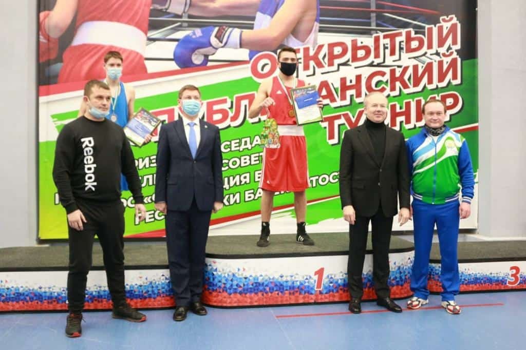 Башҡортостан боксына 100 йыл тулыу уңайынан, бер төркөм спортсыларға дәүләт наградалары тапшырылды