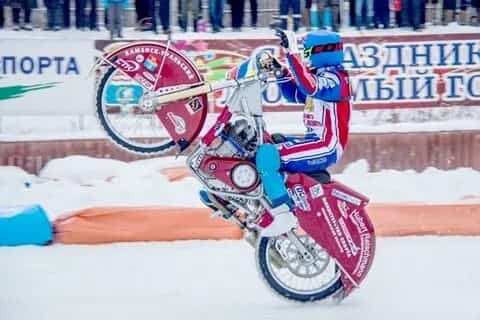 Бөгөн Свердлов өлкәһенең Каменск-Уральский ҡалаһында боҙ өҫтөндә мото уҙыш буйынса Рәсәй чемпионаты финалы үтте