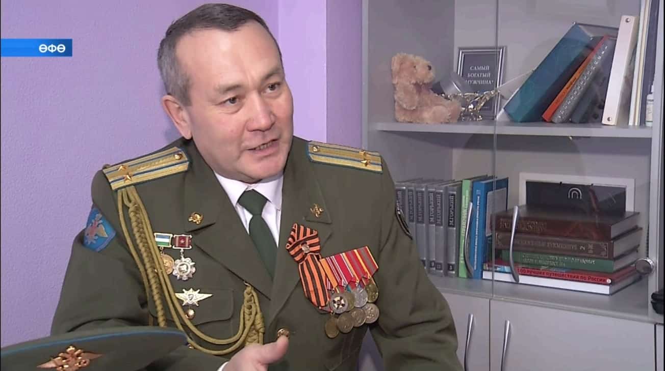 6 ғинуар – Совет ғәскәрҙәренә погондар кире ҡайтарылған көн