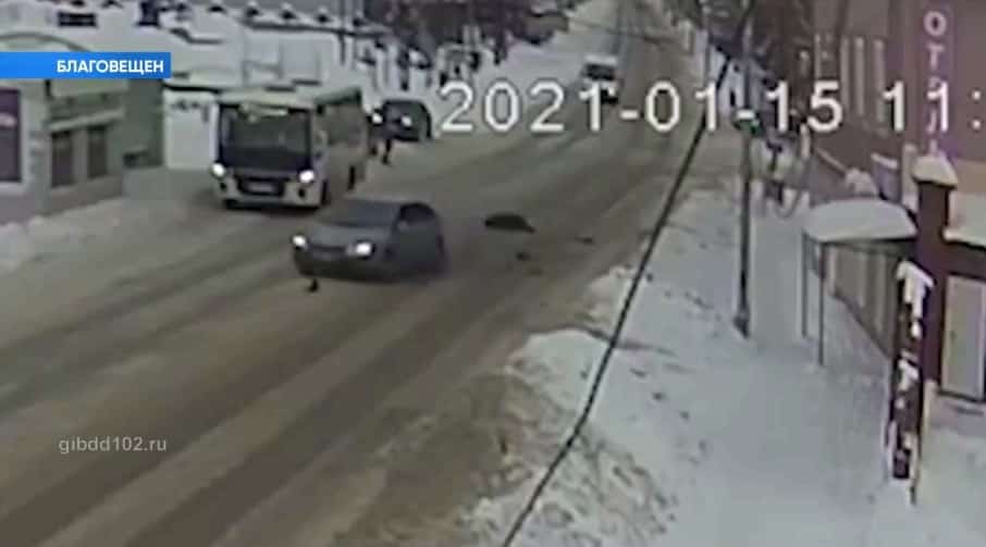 Благовещен ҡалаһында йәйәүлене бәрҙергән еңел автомобиль водителе ваҡиға урынынан ҡасҡан