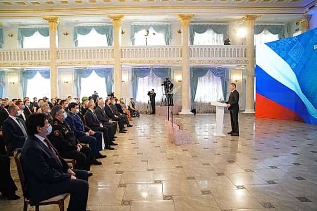 Фото №2 - Республика Башлығының мөрәжәғәтнамәһе йәшәйештең бөтә тармаҡтарында ла үҫеш юлдарын билдәләне