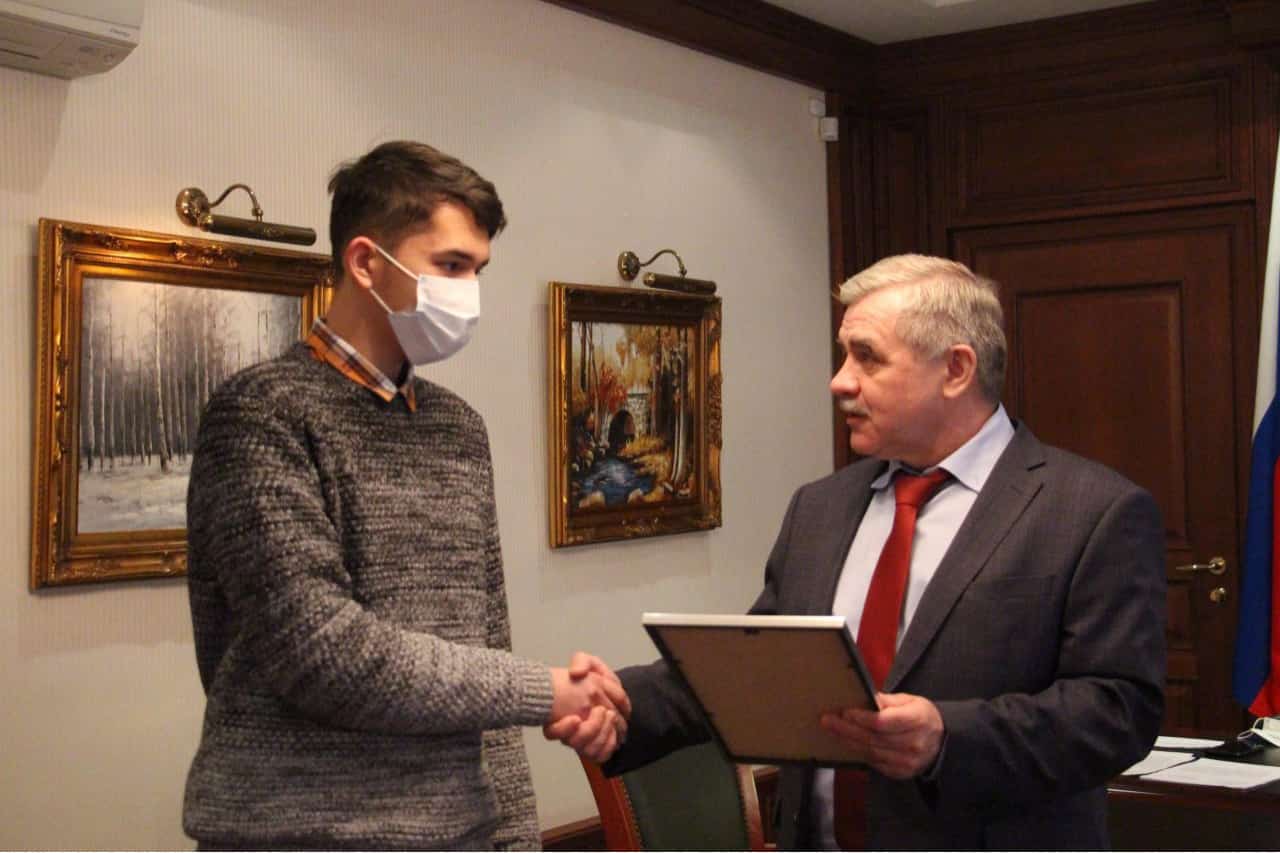 Башҡортостандан 17 йәшлек уҡыусы ил башлығы Владимир Путиндан бүләк алды