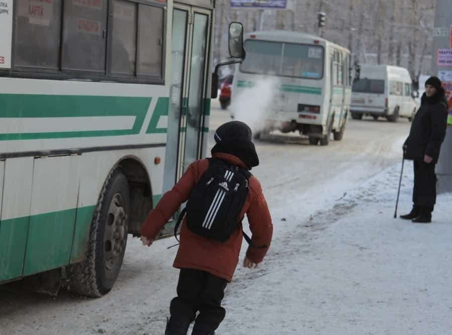 Ҡанун буйынса билетһыҙ балаларҙы йәмәғәт транспортынан төшөрөп ҡалдырыу тыйыла