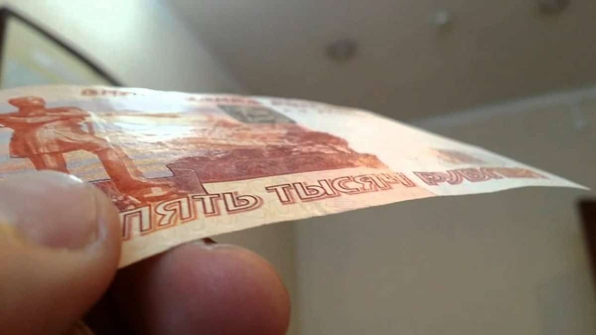 Башҡортостанда асыҡланған ялған аҡсаларҙың 90 проценттан ашыуы 5 мең һумлыҡ банкноттар