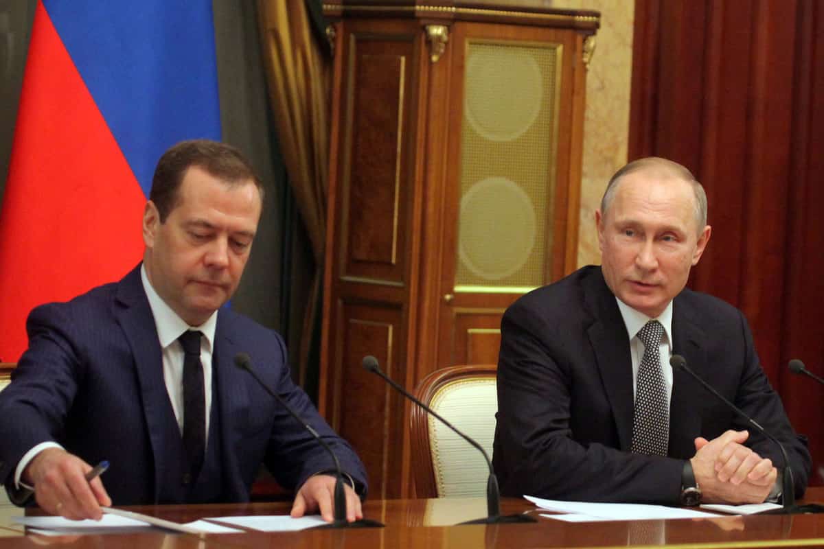 Рәсәй башлығы Владимир Путин Дмитрий Медведевты яңы вазифаға тәғәйенләне