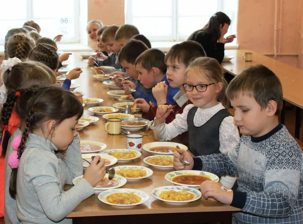 Мәктәптәрҙә балаларҙы йылы аш менән тәьмин итеүгә федераль ҡаҙна 1  миллиард 900  милион һум бүлә