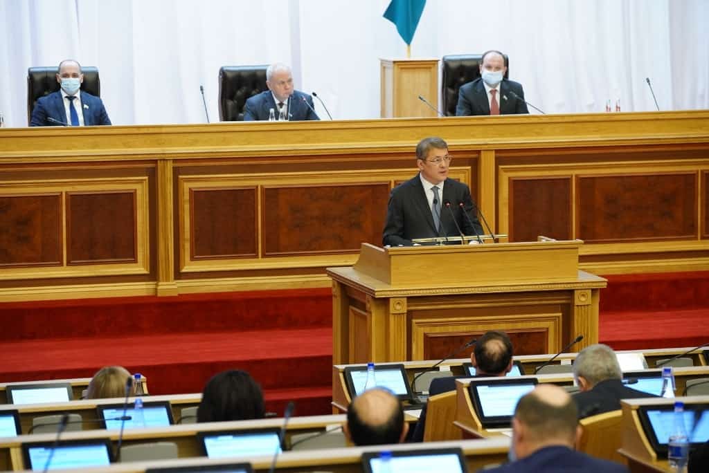 Республика башлығы Радий Хәбиров хөкүмәт алдында төп бурыстарҙы билдәләне