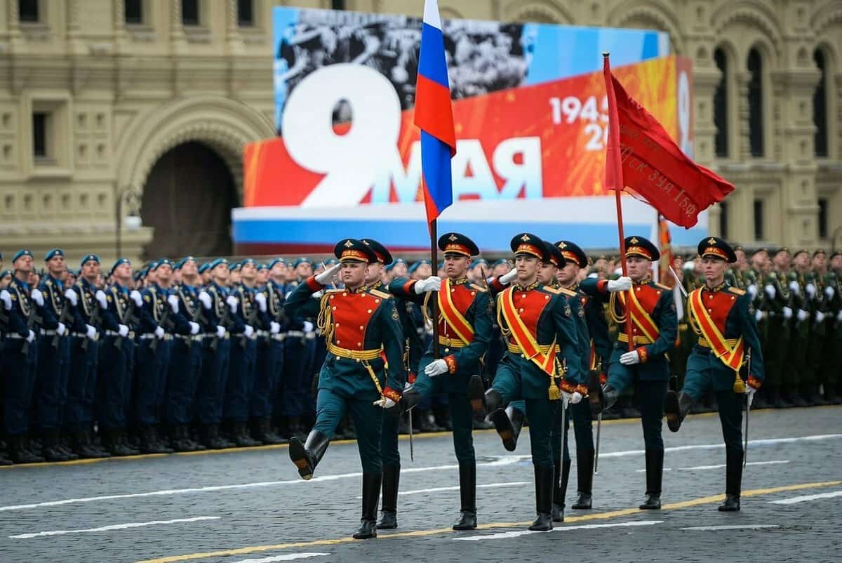 Рәсәйҙә Еңеү көнө уңайынан 28 ҡалала хәрби парадтар үтә