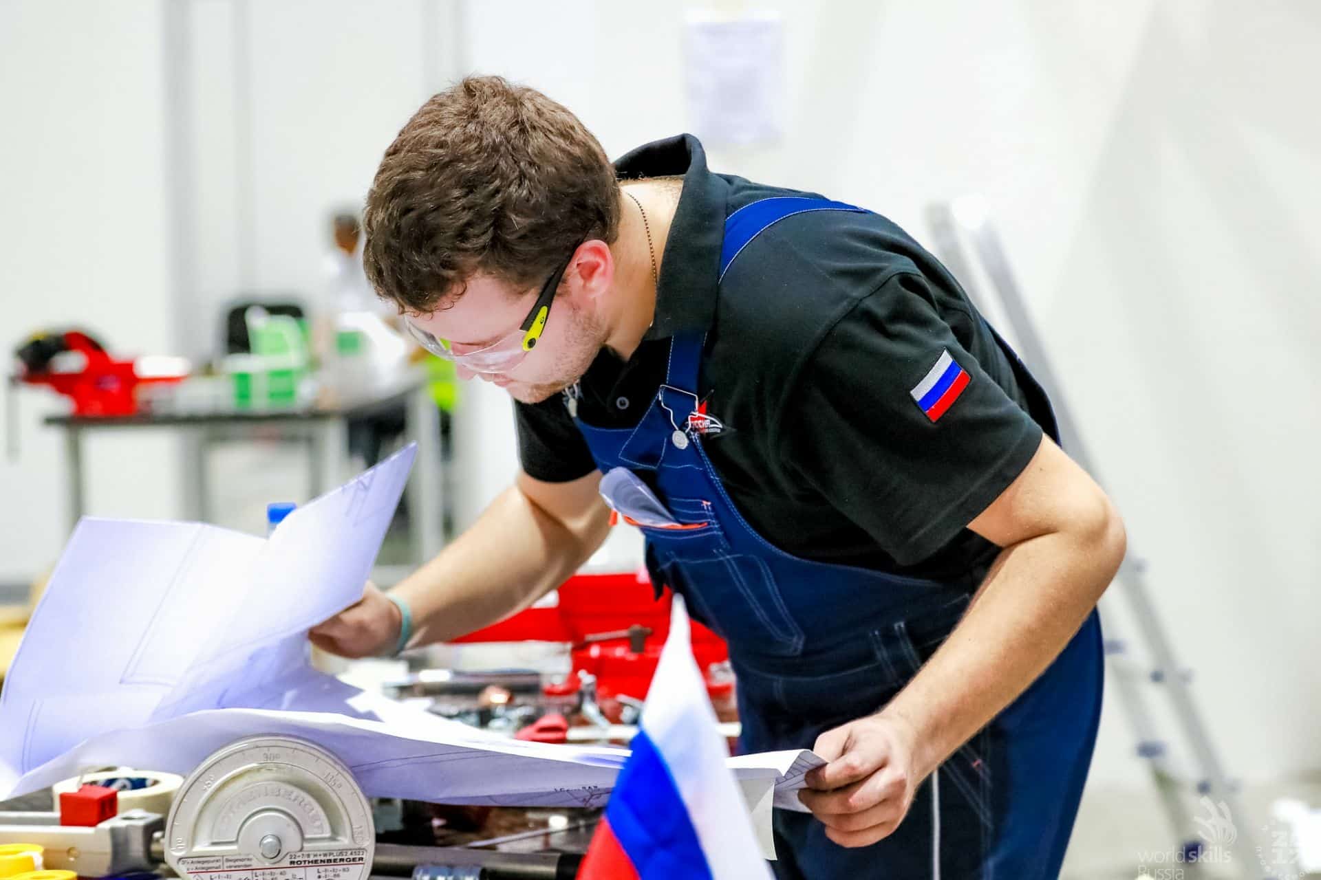 Өфөлә Йәш һөнәрмәндәр конкурсына 100 көн ҡалыу ҙурлап билдәләнә