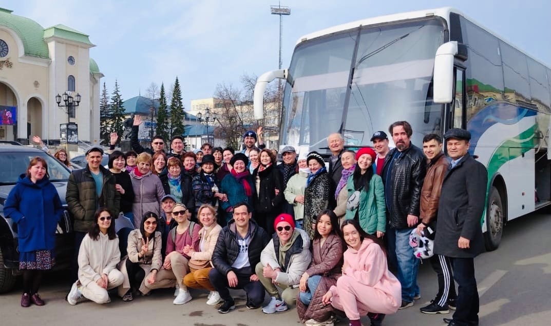 Бөгөн Мәжит Ғафури исемендәге Башҡорт дәүләт академия драма театры Татарстанға гастролгә юлланды