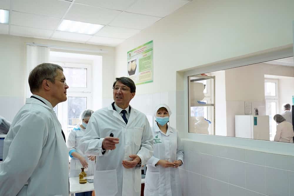 Республика башлығы Радий  Хәбиров бөгөн Башҡорт дәүләт аграр университет лабораторияларында булды