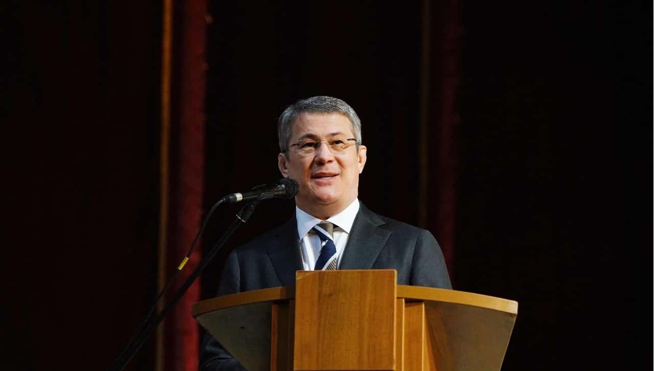 Радий Хәбиров кардиология хеҙмәте белгестәренә дәүләт бүләктәре тапшырҙы