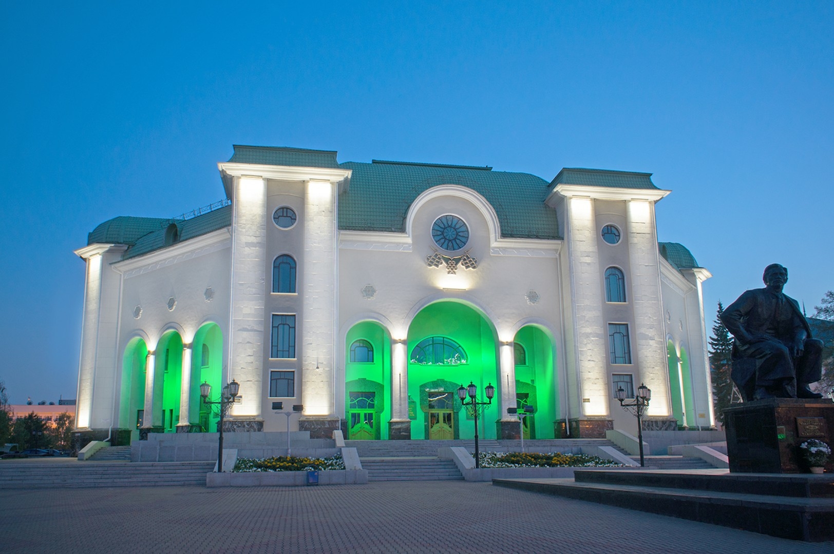 Мәжит Ғафури исемендәге академия драма театрында сығарылыш студенттарының спектаклдәре бара