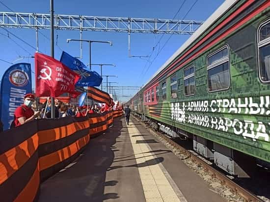 Өфөлә 10 меңдән ашыу кеше агитпоезды ҡаршы алды