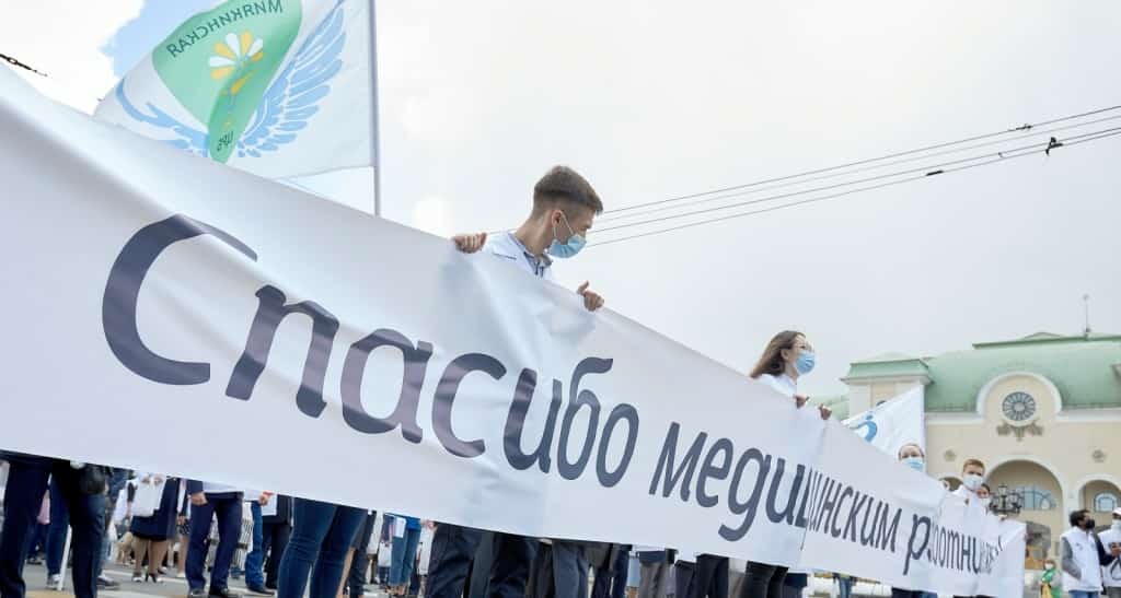 Өфөлә табиптар парады үтә.Тантана әлеге минуттарҙа башланып тора