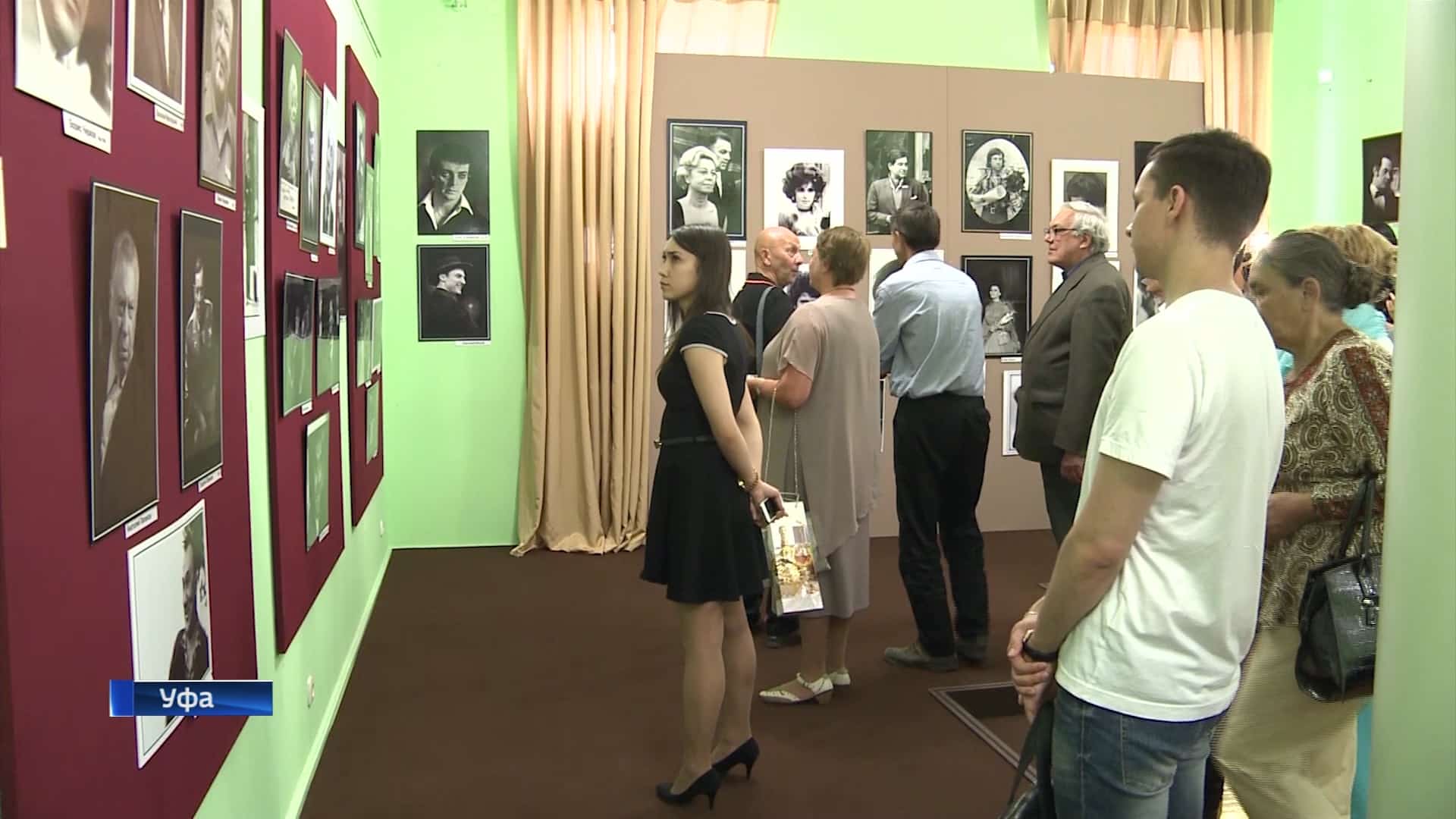 Алғы планда Софи Лорен һәм Алла Пугачева