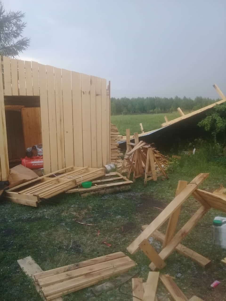 Бөгөн республиканың бер нисә районында дауыл булған, боҙ-борсаҡ яуған