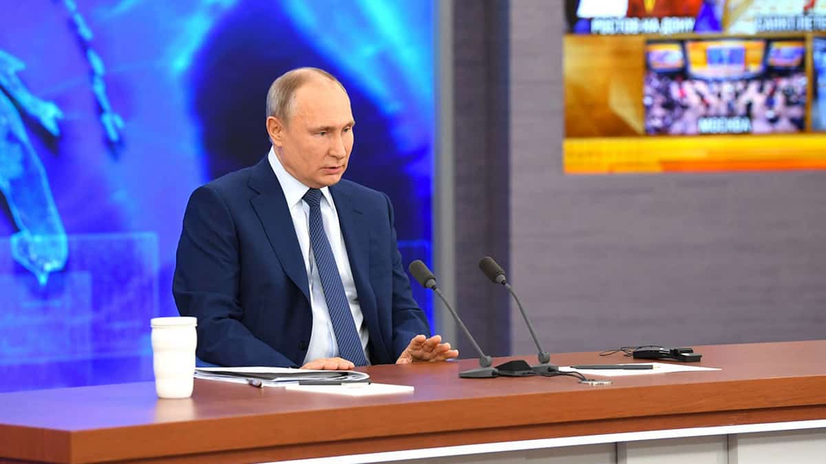 Бөгөн Владимир Путин халыҡ менән аралаша