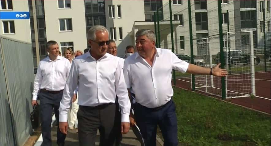 Балалар өсөн яхтинг мәктәп, яхталар һәм катерҙар өсөн марина, асылыусы күпер