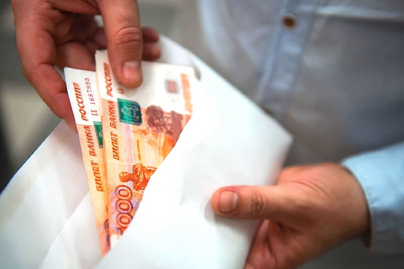Рәсәй Президенты Владимир Путин мәктәпкә барған ғаиләләргә 10 мең һум түләү буйынса указға ҡул ҡуйҙы