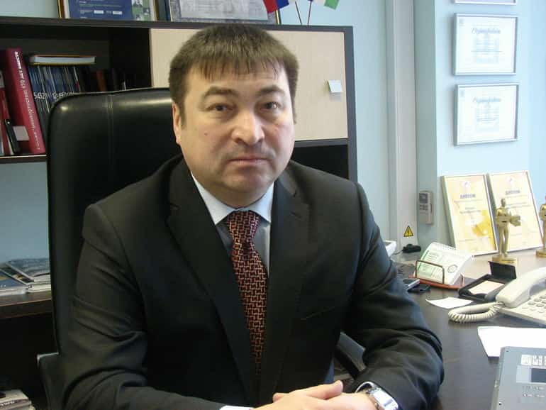 Билдәле кинорежиссер Азамат Хужәхмәтов бөгөн Өфөнөң көньяҡ зыяратында ер ҡуйынына тапшырыла