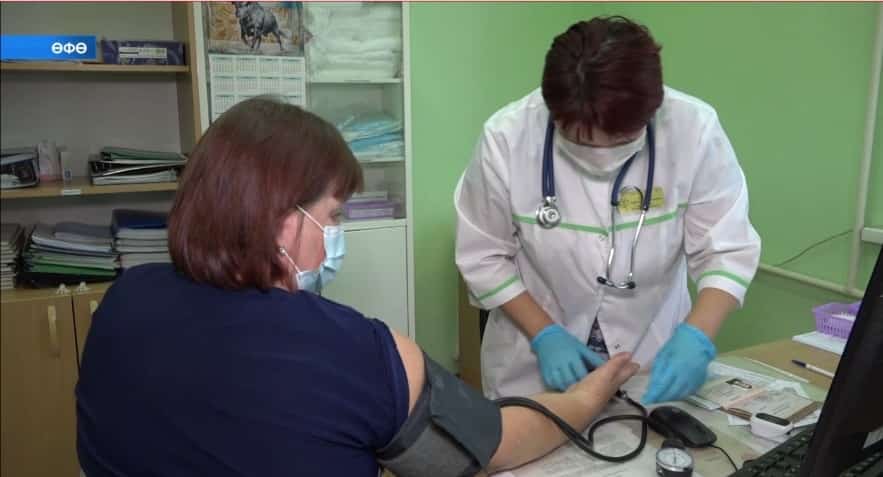 Өфө ирекмәндәре ололарға вакцина ҡаҙатыу өсөн поликлиникаға тиклем барып етергә ярҙам итә