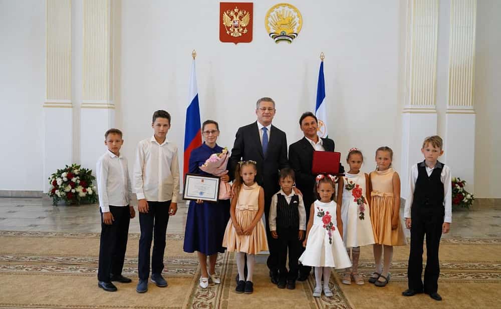 Баш ҡалала өлгөлө ғаиләләр тәбрикләнде
