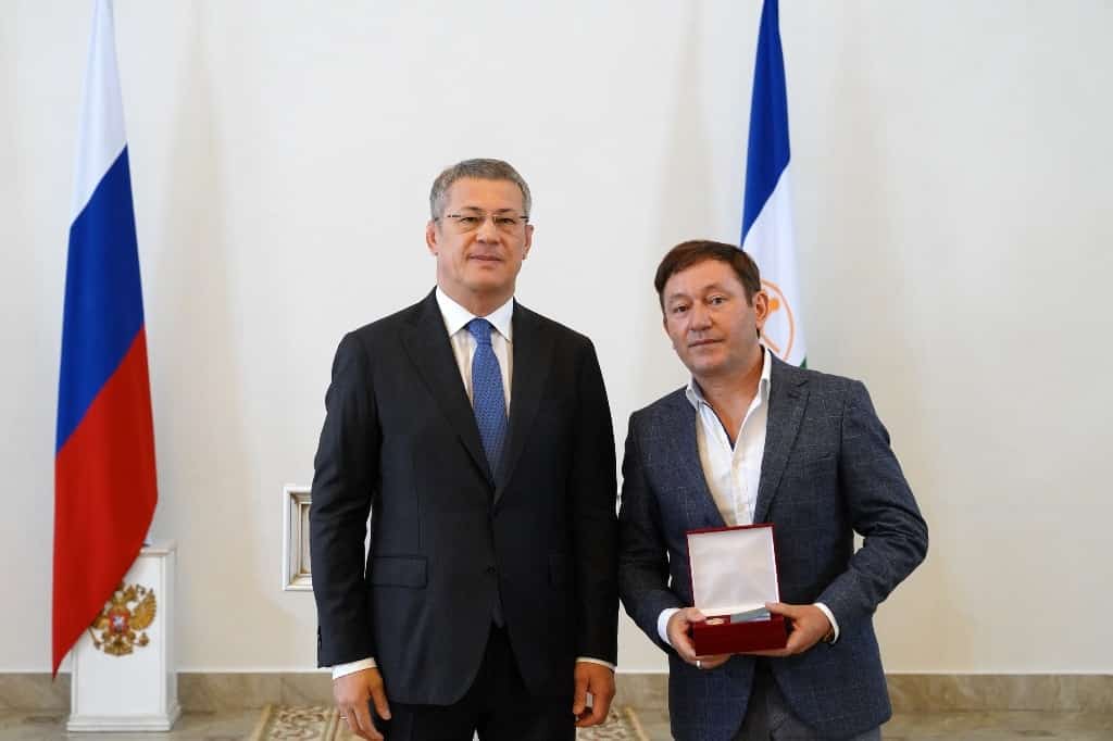 “Ата-әсәйем менән ғорурланам. Улар беҙҙе тырыш, егәрле һәм яуаплы булырға өйрәтте”