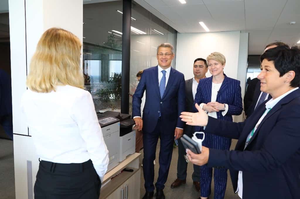 Радий Хәбиров һәм Елена Шмелева Республика менән идара итеү үҙәге эше менән танышты