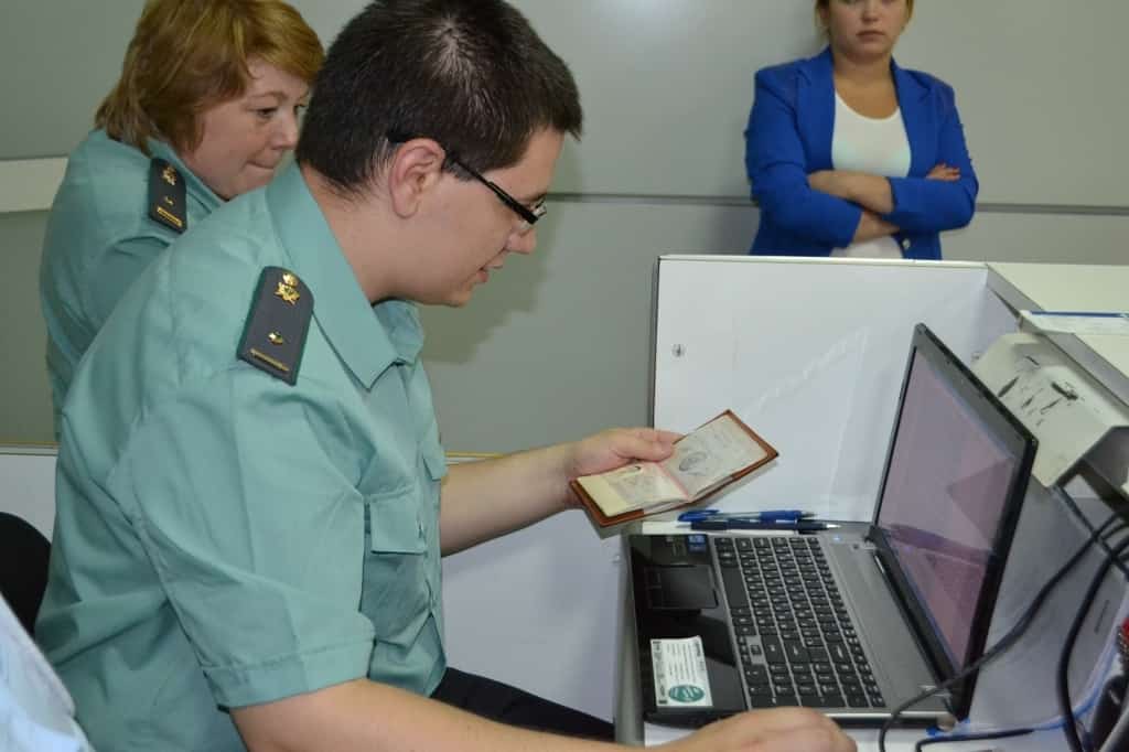 Сит илгә сығыу өсөн һалым буйынса бурысын ҡаплаған
