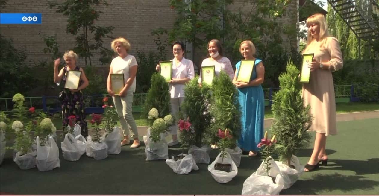 Ихата алдын һәм балкондарын ожмах баҡсаһына әйләндереүсе хужабикәләр Өфөлә йәшәй