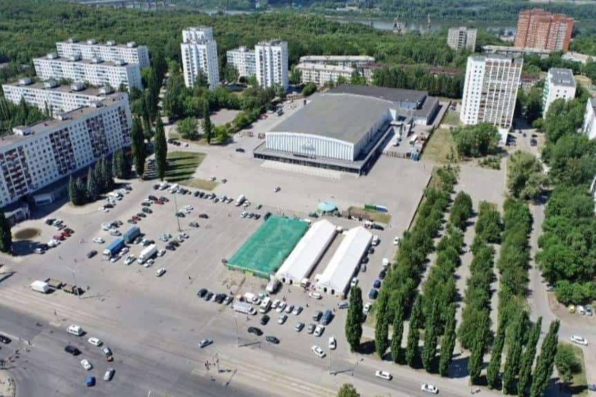 Өфөлә  Спорт һарайы алдындағы туҡталҡа буйынса  бәхәс ҡуйыра