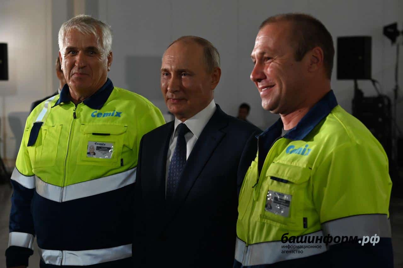 “Бөтәһенә тәҡдим итәм”: Владимир Путин башҡорт балын маҡтаны