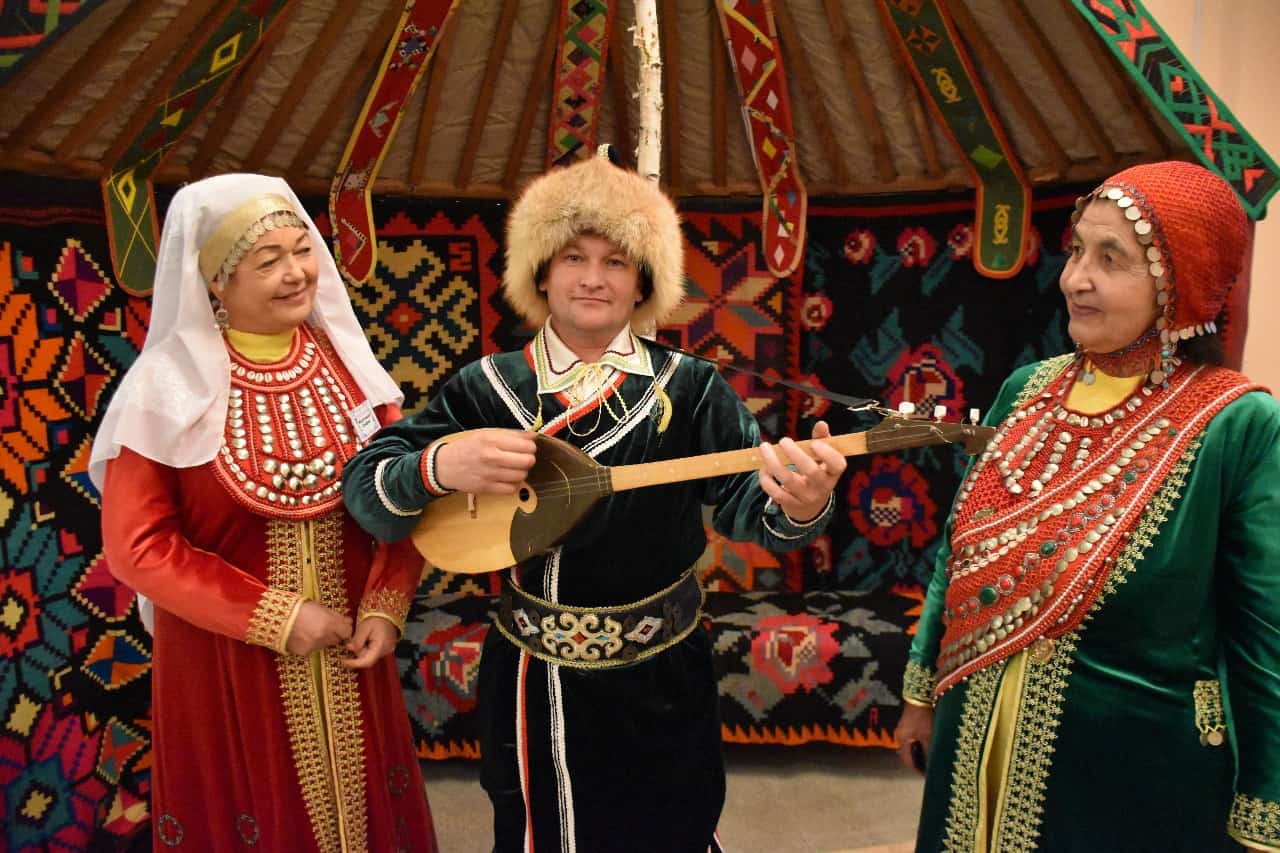9 августа Аҫаба халыҡтар көнө билдәләнә