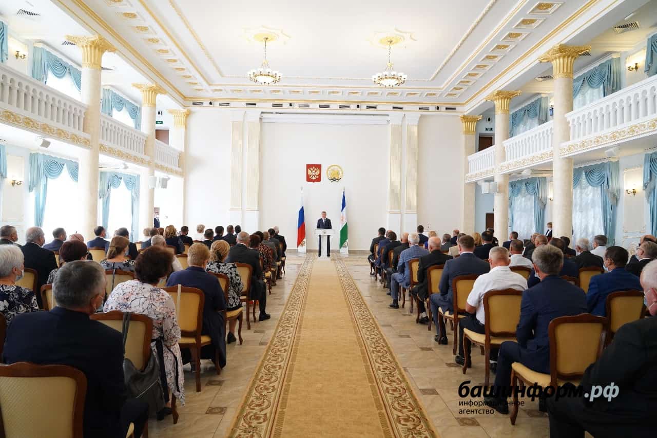 Башҡортостанда  төҙөүселәрҙе  тәбрикләнеләр