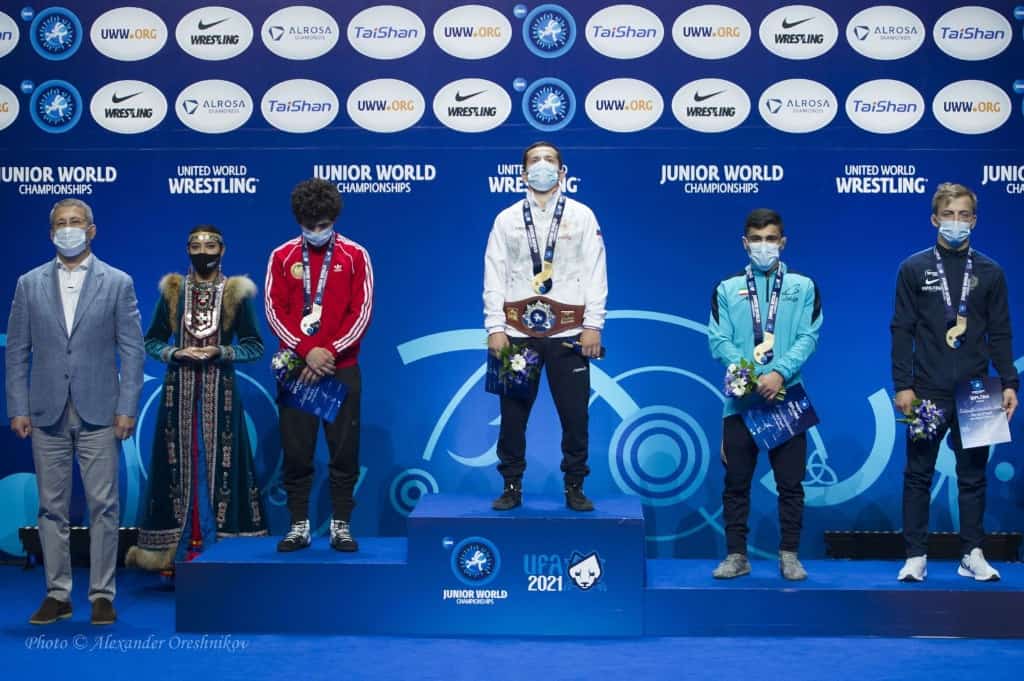 Радий  Хәбиров  Башҡортостан  спортсыларын ҡотланы