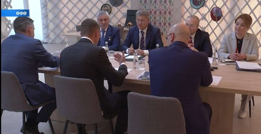 Башҡортостан башлығы бөгөн «Уралсиб» банкы президенты Евгений Коган менән осрашты