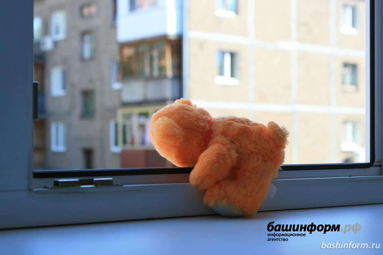 Прокуратура балаларҙың тәҙрәнән ҡолауын тикшерә