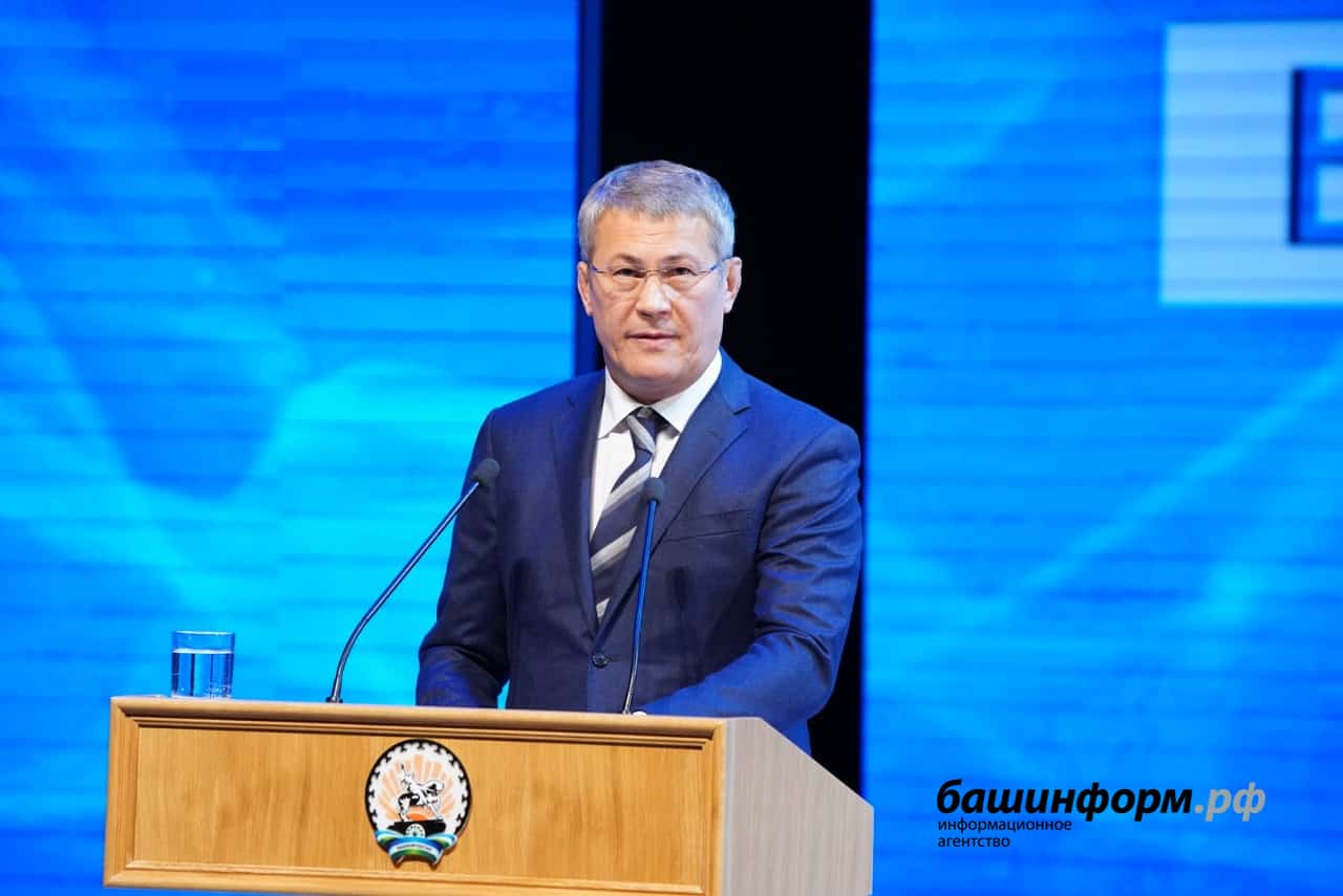 Радий  Хәбиров  газ тармағы  хеҙмәткәрҙәрен тәбрикләне