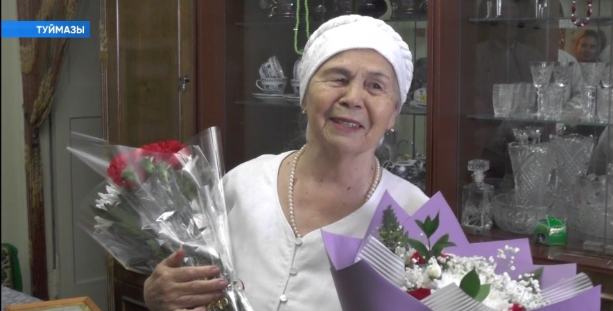 Билдәле шағирә Әлфирә Бикмәтоваға – 85 йәш