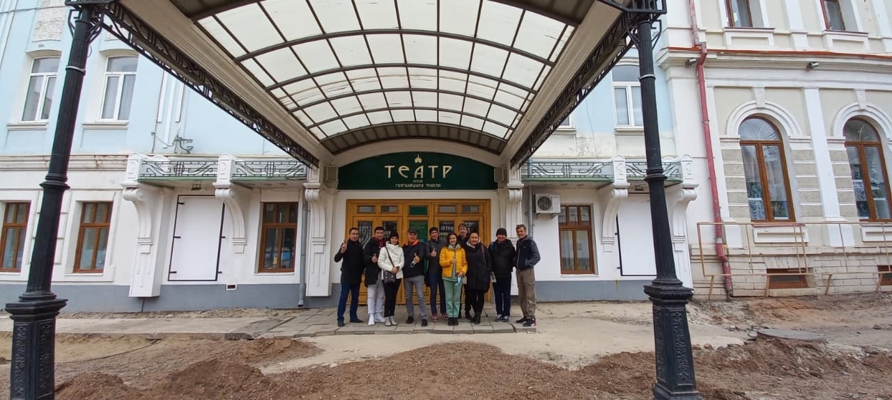 Салауат башҡорт драма театры Ырымбур өлкәһендә гастролдә