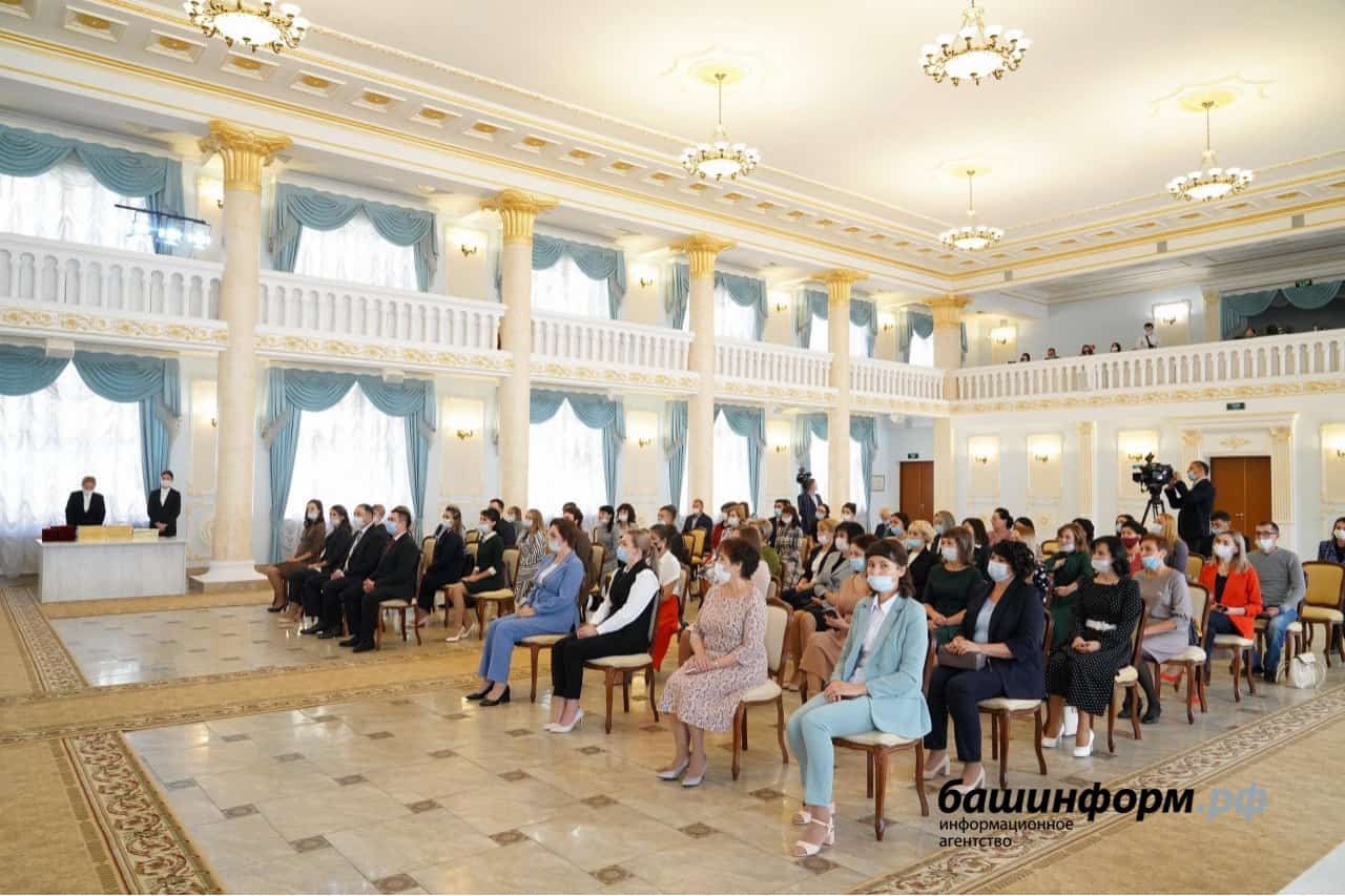 Ауыл уҡытыусылары гранттар алды