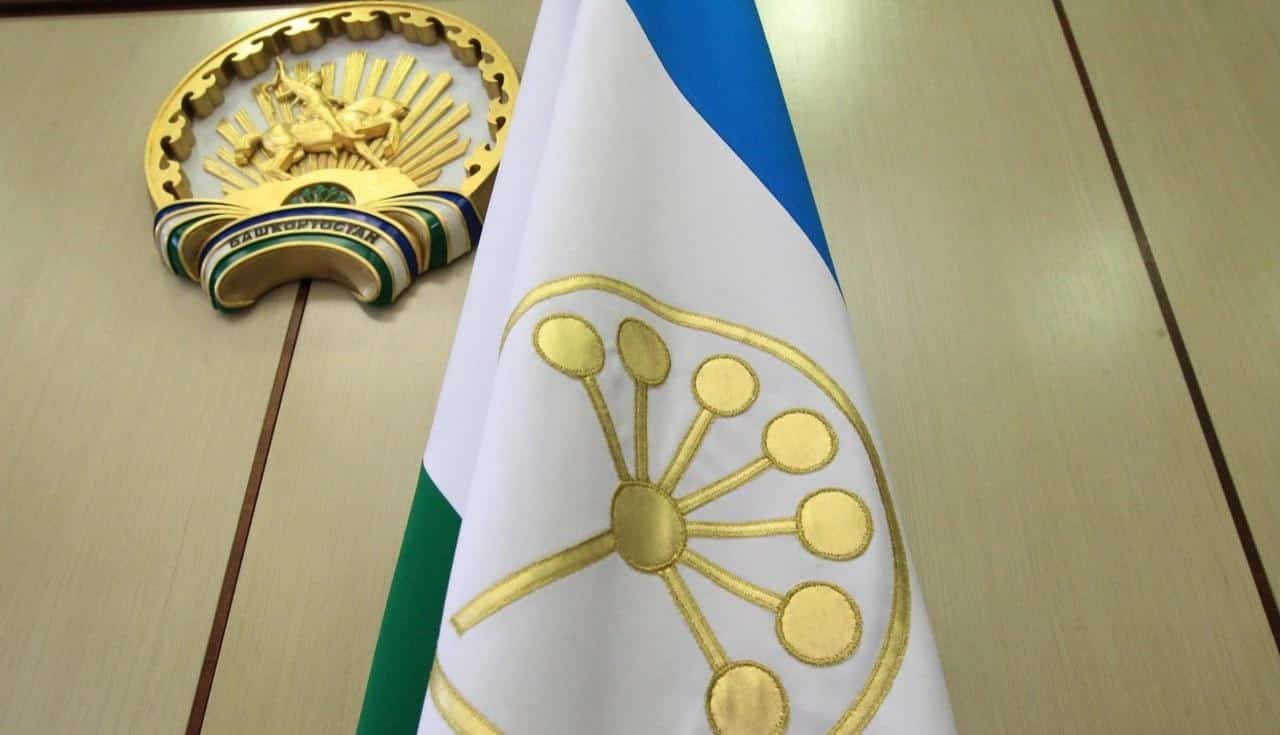 Радий Хәбиров Республика көнөн билдәләү тураһында Указға ҡул ҡуйҙы